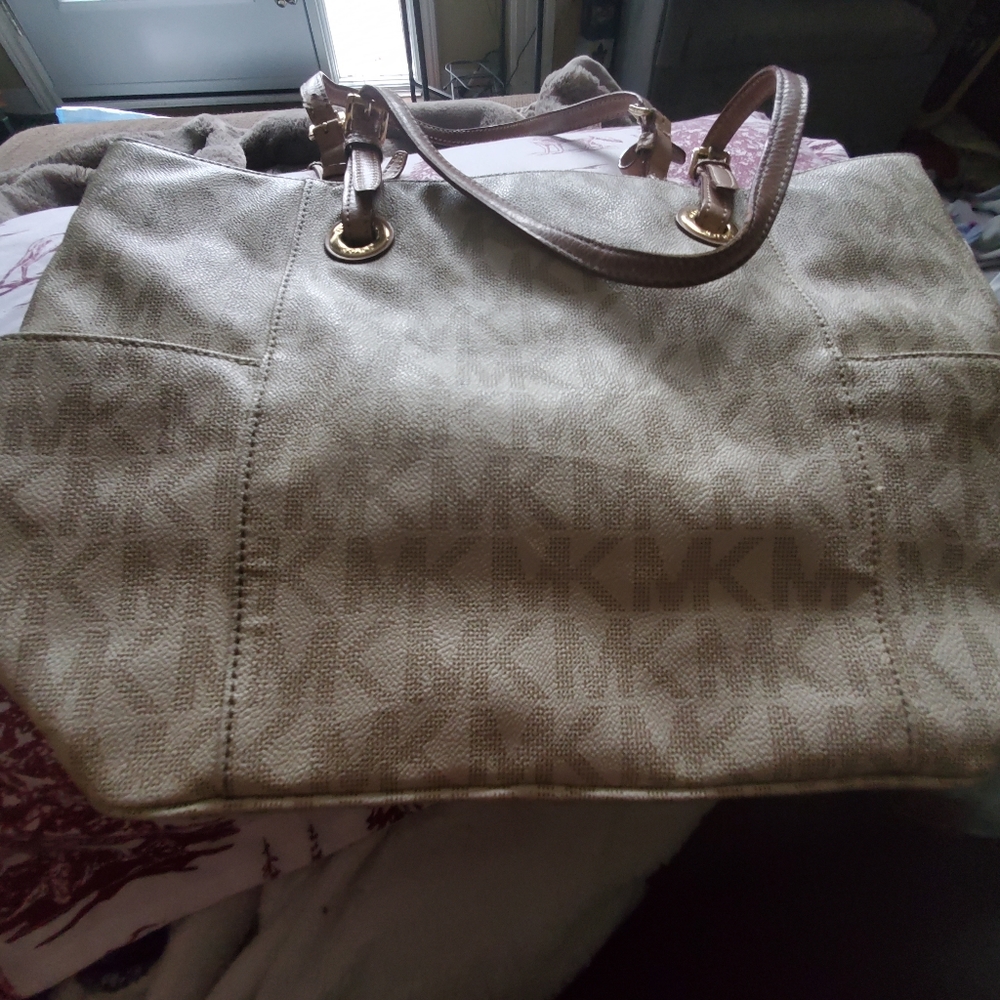 MK PURSE LIKE NEW